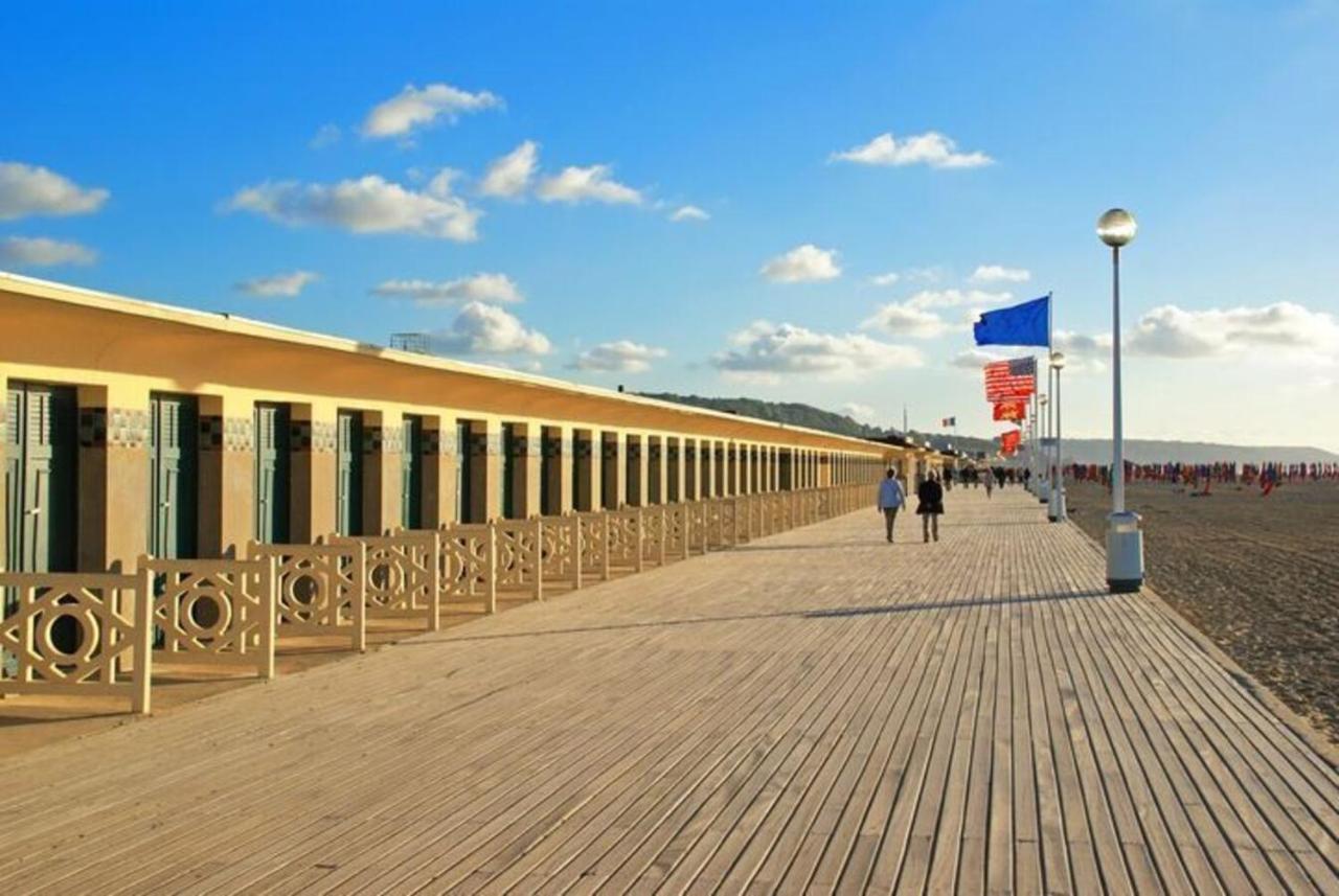 ECHAPPEE CHIC - Balcon - 150 m Casino Deauville&Plage Eksteriør billede
